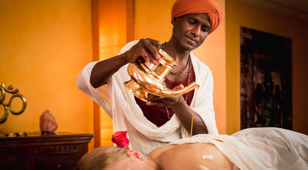 anwendungen_ganzkoerper-oelguss Ganzkörper-Ölguss - Sarvangadhara