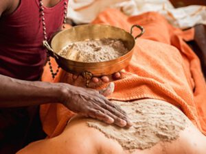 aufmacher_kraeuterstempel_450x250px-a5148241 Ayurvedische Kräuterstempelmassage